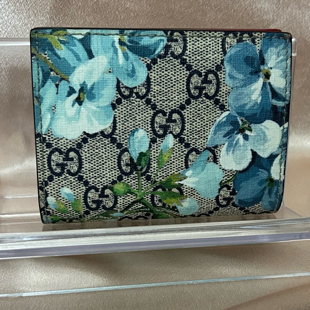 Gucci GG Supreme Blooms Compact Wallet - Picture 2 of 12